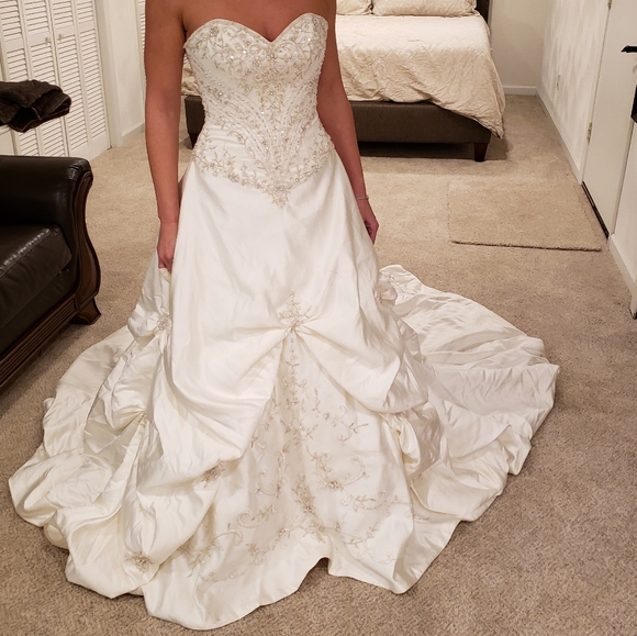 Maggie Sottero Wedding Dress - Picture 7 of 8